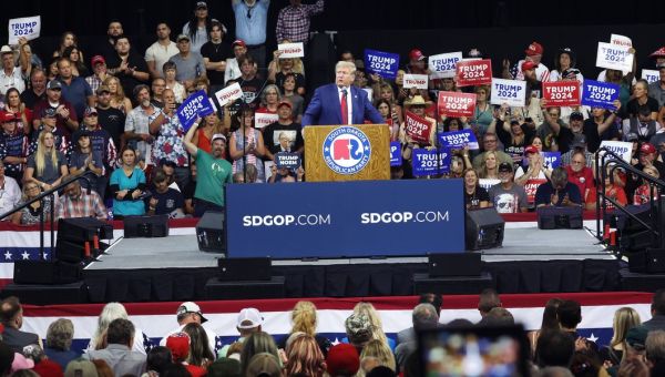 Ex-Trump campaign adviser accused of failing to share link to foreign government: records