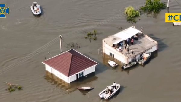 SBU rescues residents from flooded Russian-occupied bank of Dnipro – video