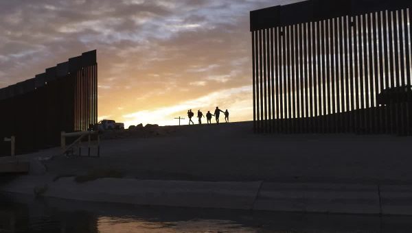 Judge blocks Trump border rule Title 42 that expelled migrants
