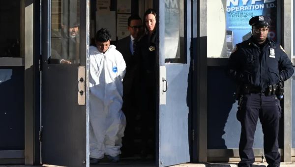 Police ID person who was fatally set on fire on F train as woman from NJ