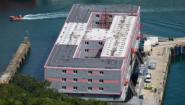 Rishi Sunak vows to stop housing asylum seekers in hotels