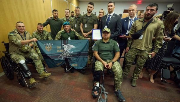 President Zelensky visits Ukrainian soldiers in New York hospital