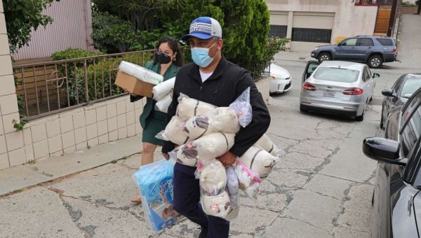 Texas sends busload of migrants to Los Angeles for first time