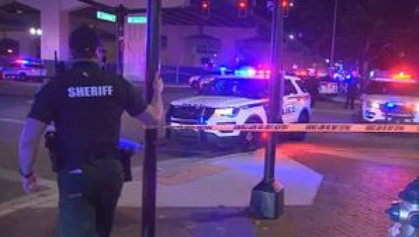 LIVE UPDATES: Orlando officers ‘fighting for their lives’ after being shot, suspects still at large