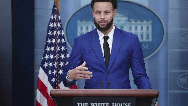 Steph Curry thanks President Biden for bringing Brittney Griner home during Warriors’ White House visit
