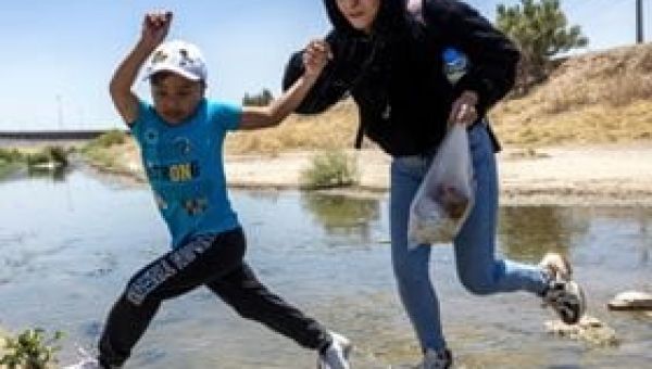 Border Agents Told to Deport Asylum Seekers