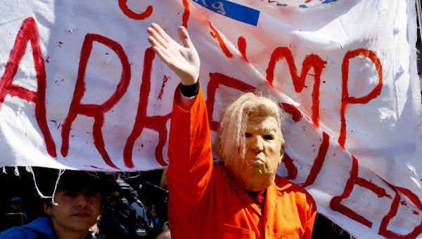 Protesters Turn Trump’s Manhattan Arraignment Into an Absolute Circus