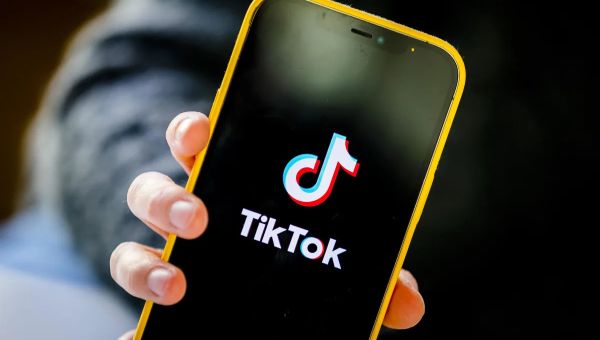 US threatens to ban TikTok unless Chinese owners divest