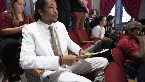Nashville Council reinstates exiled Tennessee lawmaker