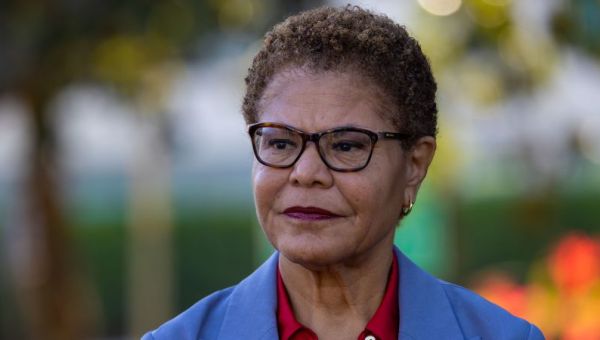 Suspect in custody after home of Los Angeles Mayor Karen Bass was broken into, police say