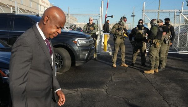 Newark mayor arrested by ICE agents at detention center