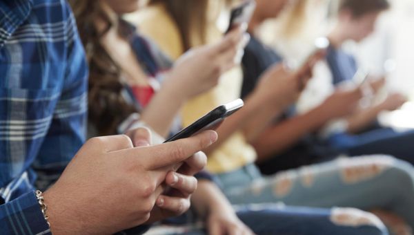 Gov. Newsom signs legislation aimed at limiting cell phone use in California schools