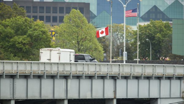 FBI Responds to ‘Vehicle Explosion’ at Rainbow Bridge on US-Canada Border