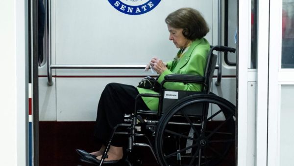 Aging US Senator Hands Power of Attorney to Daughter