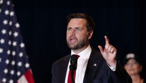 “I loaded all my guns”: Vance tells Rogan he fled mini-golf to grab guns following Trump shooting