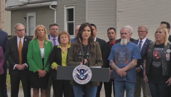 Kristi Noem slams Illinois governor, state’s sanctuary policies; Pritzker claps back