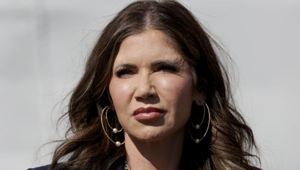 Kristi Noem’s Fried Hair Extensions Have Us Hoping Her Curling Iron Was Stolen Too – Nicki Swift