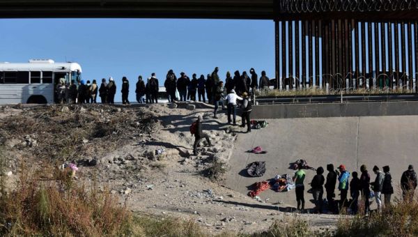 19 states ask SCOTUS to keep Title 42 in place or risk border 'crisis of unprecedented proportions'