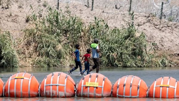 Close-up video shows Texas floating barrier has circular saws