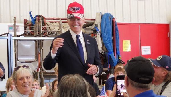 Pic of Biden wearing Trump hat sends MAGA fans into meltdown