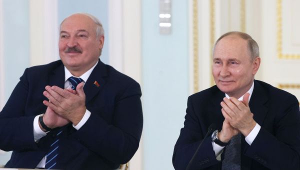 Putin & pal Lukashenko arrange trip to Antarctica amid tensions with West