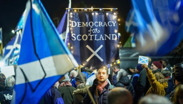 What just happened to the Scottish independence campaign and how are people reacting?