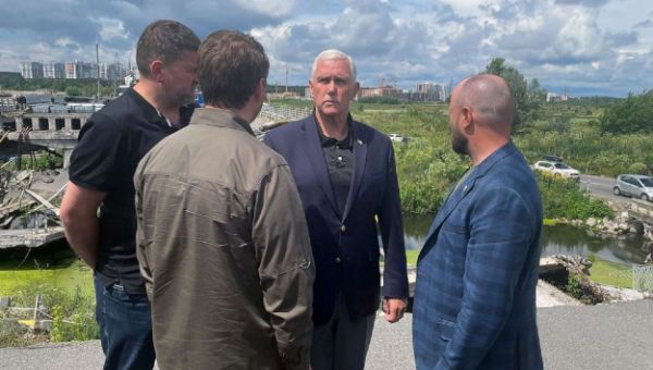 Mike Pence makes surprise trip to Ukraine, in move to set himself apart from GOP field