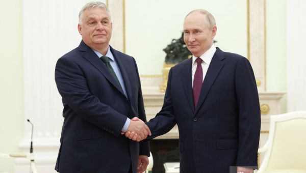 Pro-Moscow Orbán meets Trump, Musk to discuss his Ukraine “peace” initiatives