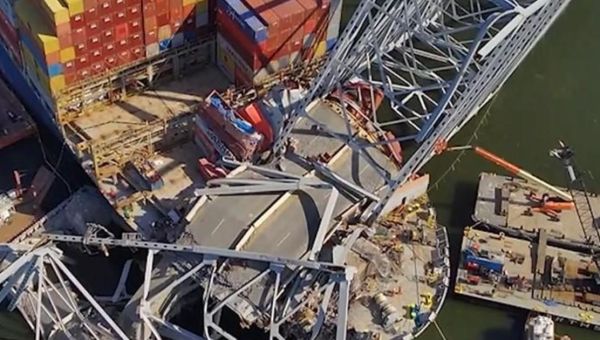 Final preparations being made to refloat Dali cargo ship from Key Bridge wreckage site