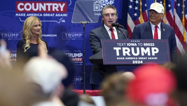 Trump is endorsed by a former rival, North Dakota Gov. Doug Burgum, ahead of the Iowa caucuses – Seymour Tribune