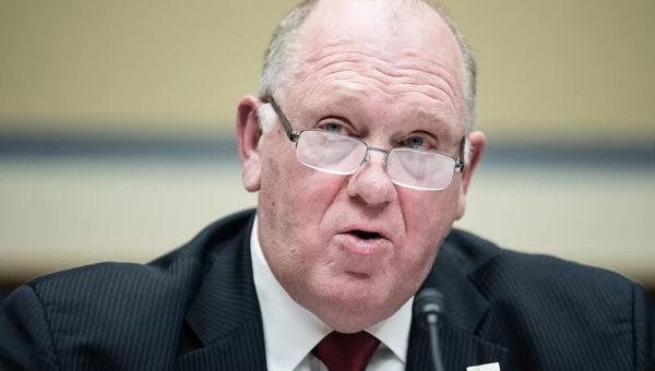 Homan ‘to partner up’ with Abbott after fights with Biden – Washington Examiner