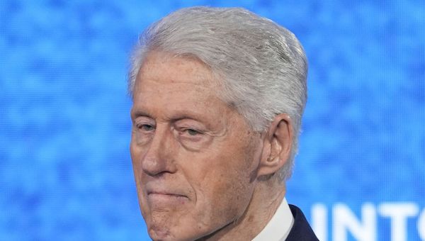 Former President Bill Clinton Hospitalized After Developing Fever - E! Online