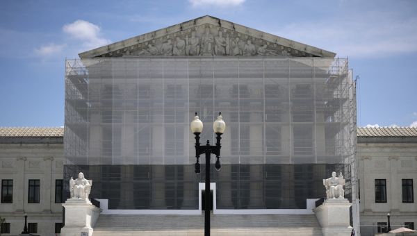 Supreme Court maintains temporary block on Trump's Alien Enemies Act deportations