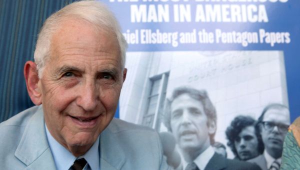 Daniel Ellsberg: Whistleblower who leaked Vietnam War-era Pentagon Papers dies at 92