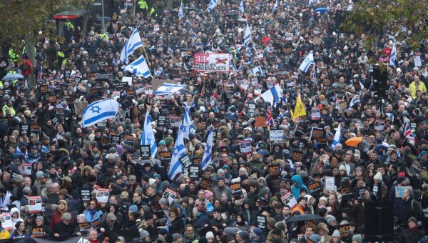 Israel-Hamas war: 60,000 take to London streets in march against antisemitism
