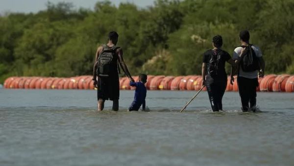 Abbott's buoy barrier in Texas and Mexico border river can stay afloat - Washington Examiner