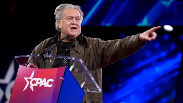 Steve Bannon accused of making “Nazi salute” during CPAC speech