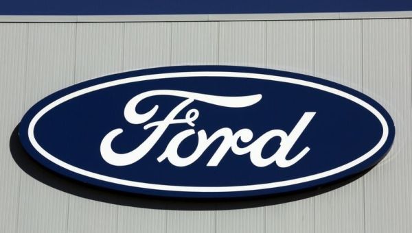 UAW prepares for more US auto strikes; Ford Canada talks extended