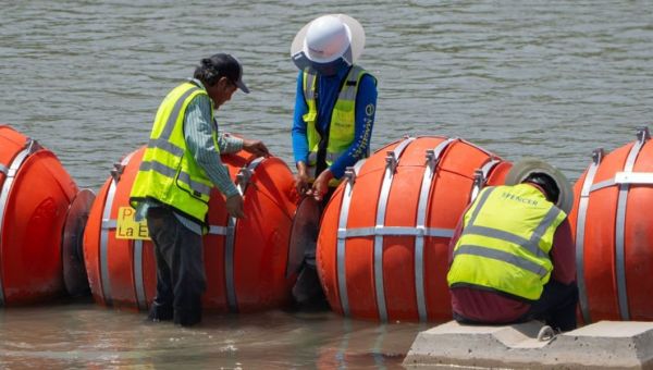 Texas' buoy barrier to deter illegal crossings can remain in Rio Grande, court rules | Blaze Media