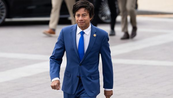 Trump impeachment effort pulled moments before House vote – Roll Call