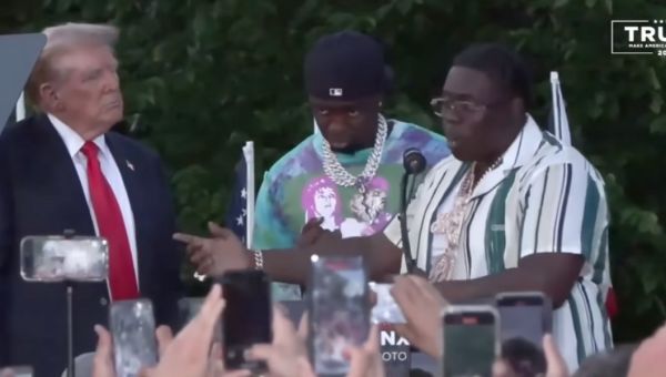 Trump invites rappers Sheff G and Sleepy Hallow on stage – starts talking about teeth