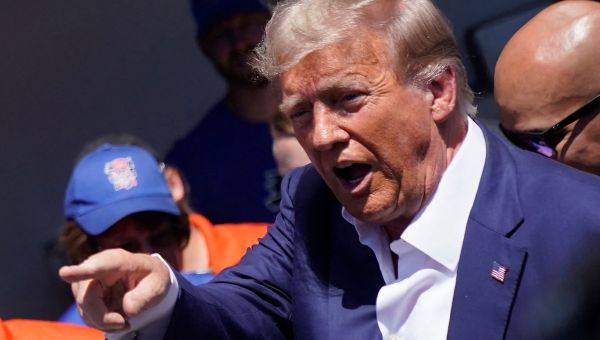 Trump Tells Allies He’s Skipping Debate to Punish Fox, Murdochs