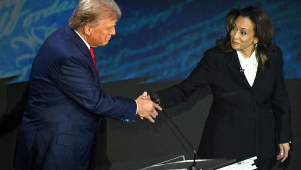 Kamala Harris Extends Her Hand to Donald Trump in Viral Moment from Their First-Ever Meeting at Presidential Debate