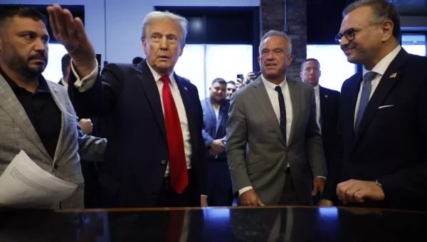 Photo of RFK Jr. eating McDonald’s, drinking Coke with Trump goes viral