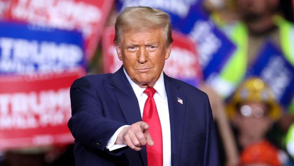 Trump gets last-minute round of big-name endorsements including Joe Rogan, son of Roberto Clemente