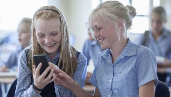UK government launches crackdown on mobile phones in schools