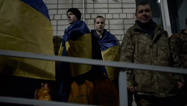 Ukraine and Russia prisoner swap frees hundreds of troops