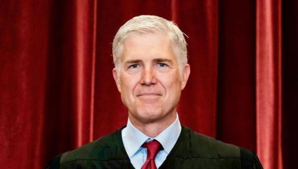 Neil Gorsuch rails against his right-wing colleagues for ordering border expulsions continue