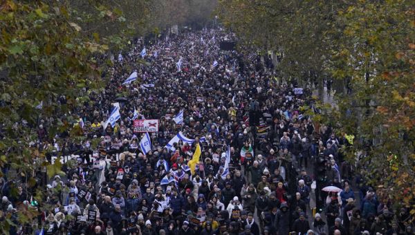Tens of thousands march against antisemitism in London