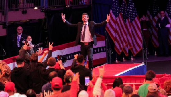 Trump-allied comedian slammed for calling Puerto Rico ‘garbage’ | Honolulu Star-Advertiser